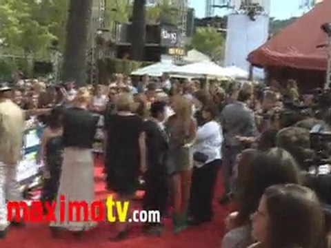 Amanda Bynes at 2011 MTV MOVIE AWARDS Red Carpet