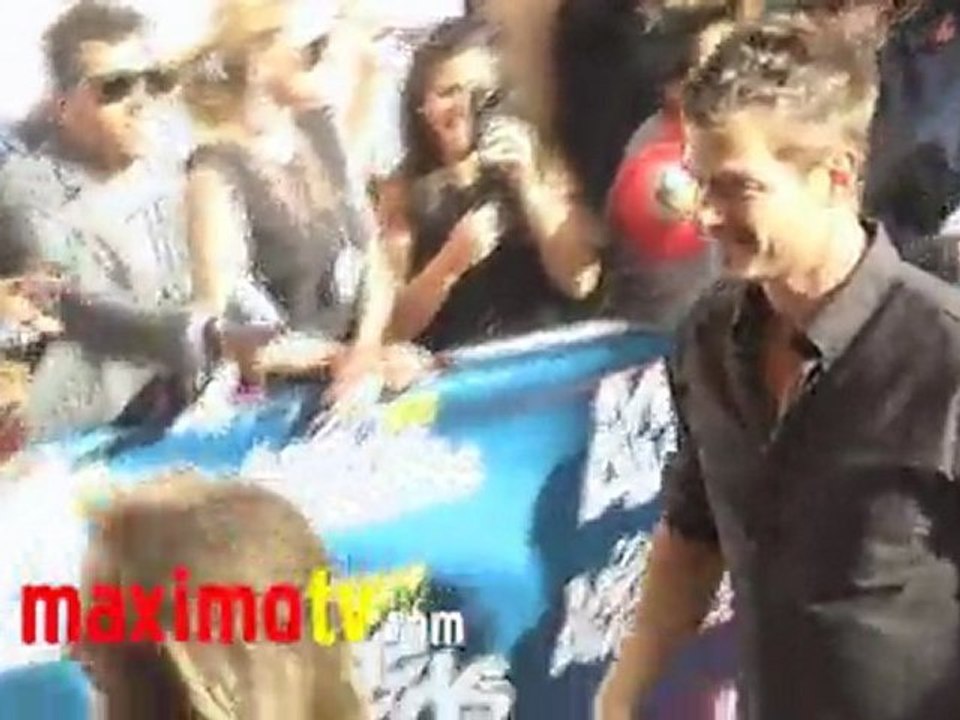 Josh Duhamel at 2011 MTV MOVIE AWARDS Red Carpet