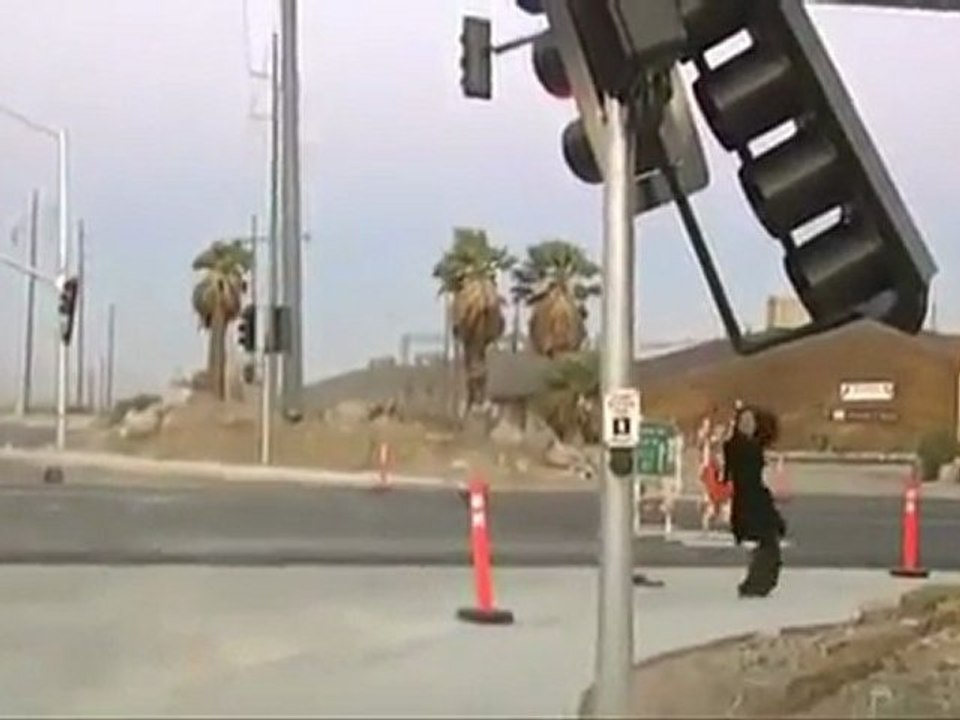 FAIL! - Reporterin kämpft gegen den Sturm