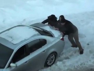 Girls Push Car Stuck!