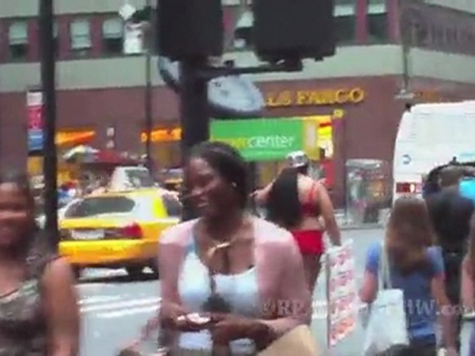 Bigfoot in einem Bikini Times Square NYC
