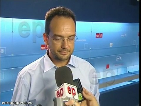 Aznar ha ido a Melilla a dinamitar