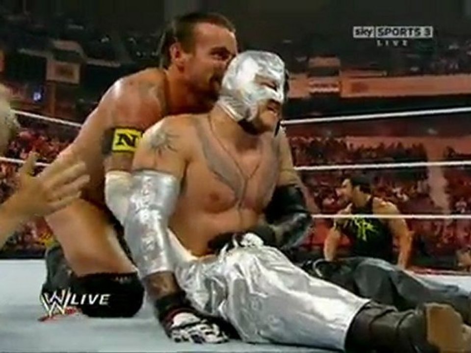 CM PUNK vs REY MYSTERIO WWE.Raw.06.06.11