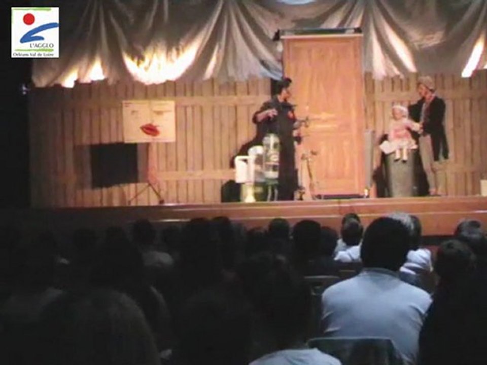 Un spectacle sur le tri et le recyclage offert par la Communauté d'agglomération Orléans Val de Loire aux écoles du territoire