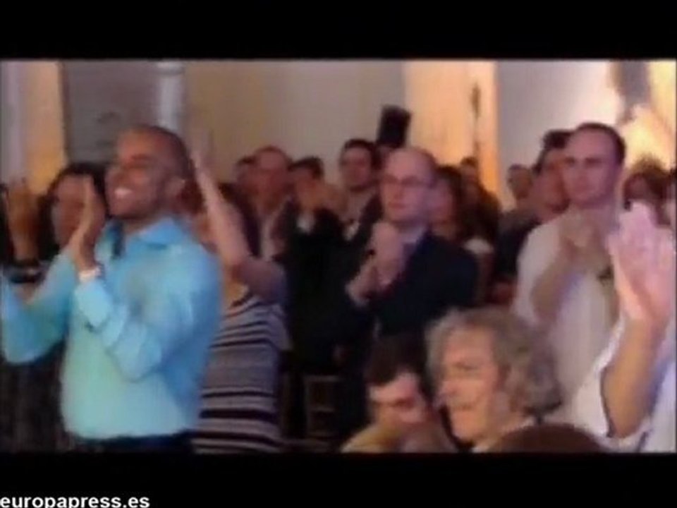 A Whitney Houston le ha dado por la comida