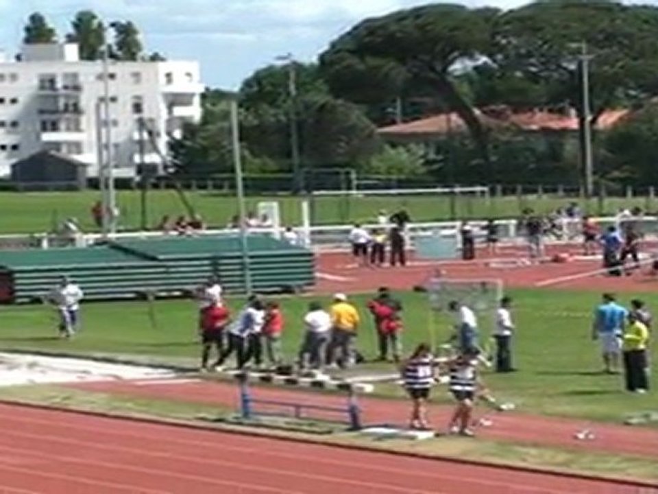 Claire DUCOS - 400m haies - 66"68 - Interclubs 2011 1er tour