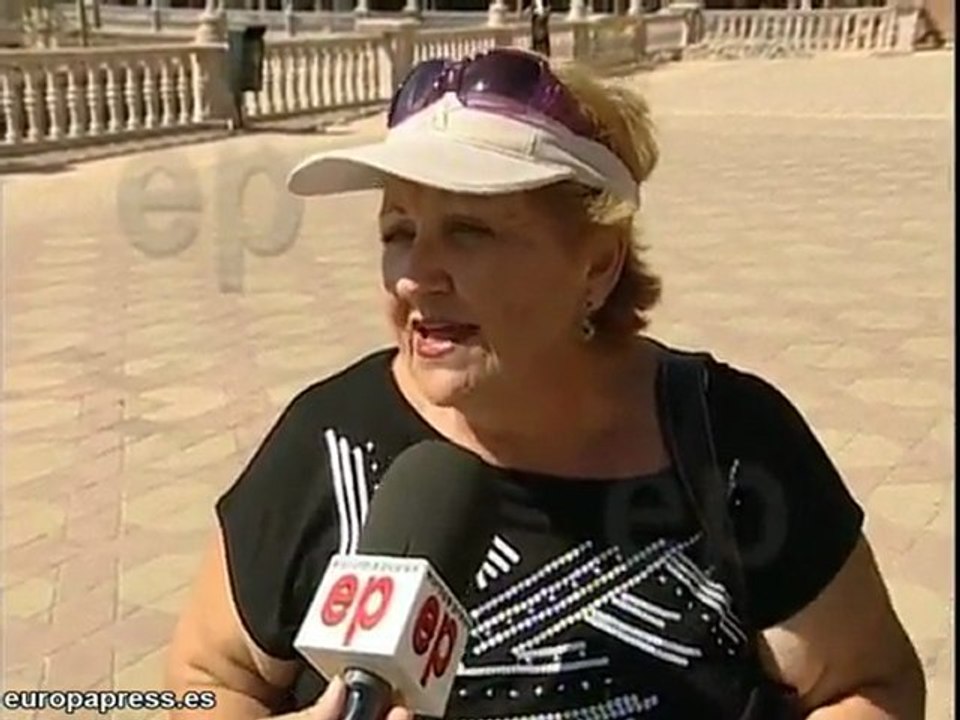 Los sevillanos hacen frente al calor