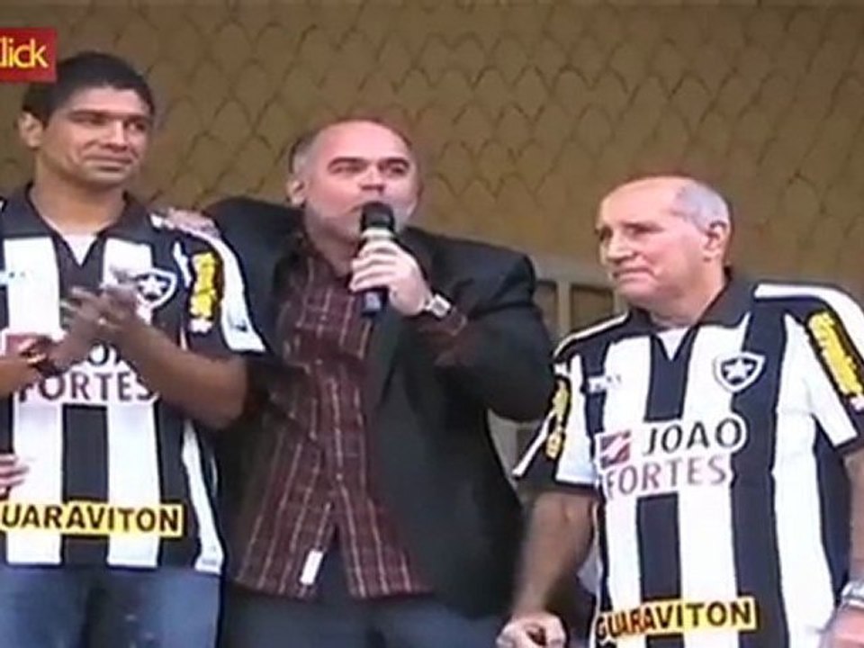 Renato é recebido com festa no Botafogo