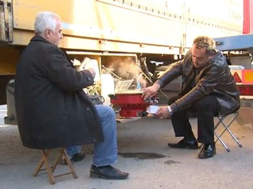 Tır şöferlerinin çay molası ( Olimpist Komple Mutfağın katkılarıyla )