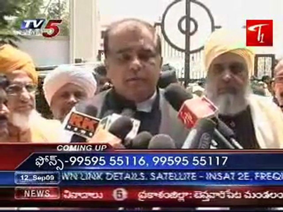 Jagapathi Babu Ghazal Srinivas visit YSR's son Jagan