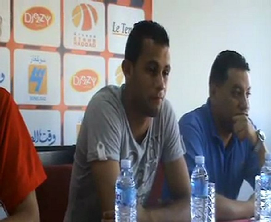 KOP UNITED [ Conférence de presse du 07-06-2011 : Déclarations de Ismail Mansouri ] USMA - EN MILITAIRE