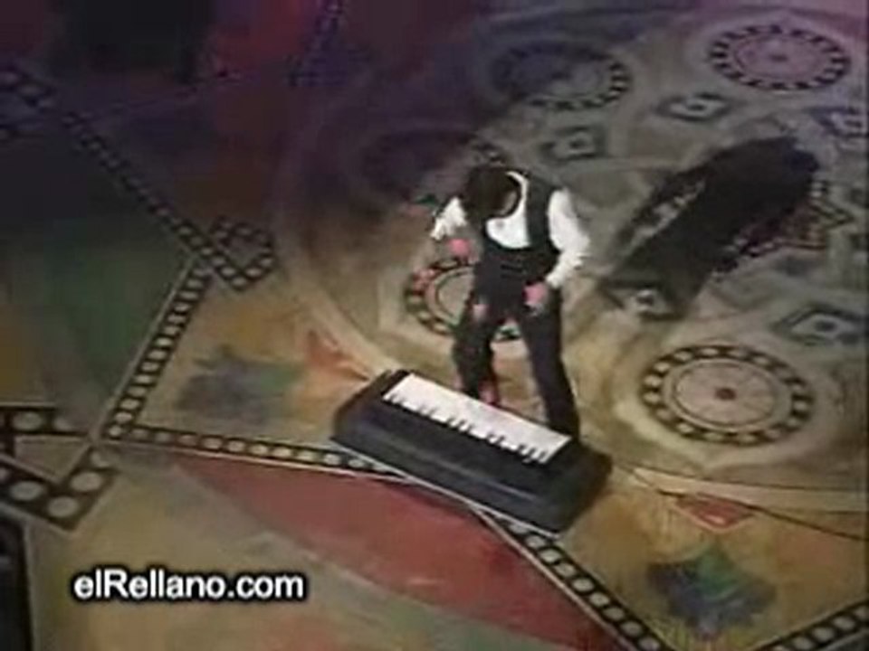 Que forma tan particular de tocar el piano