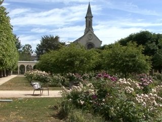 Calme et volupté dans le cadre idyllique de la roseraie Corentin Celton