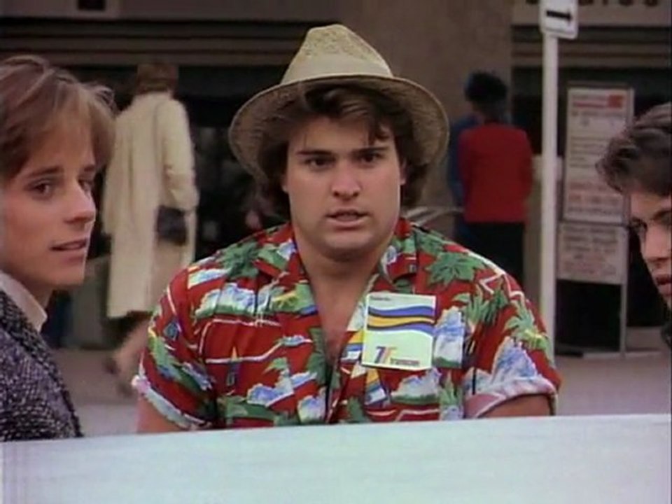 21 Jump Street - 1Сезон, 5 серия - My Future's So Bright, I Gotta Wear Shades