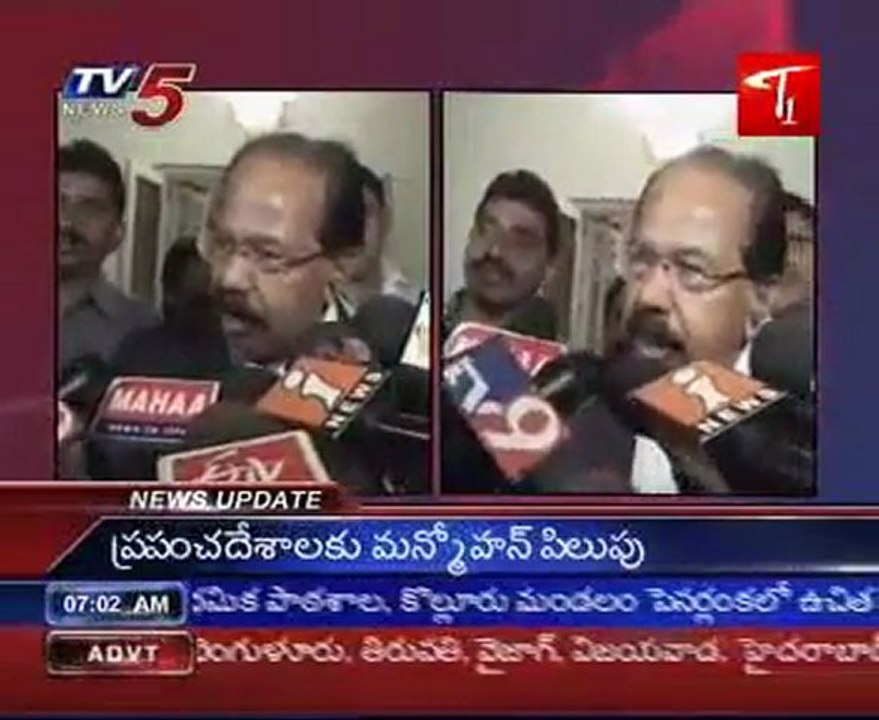 CM Rosaiah meets Moily, discusses political situation