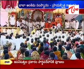Thousands throng Puttaparthi - 01