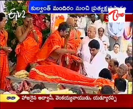 Thousands throng Puttaparthi - 02