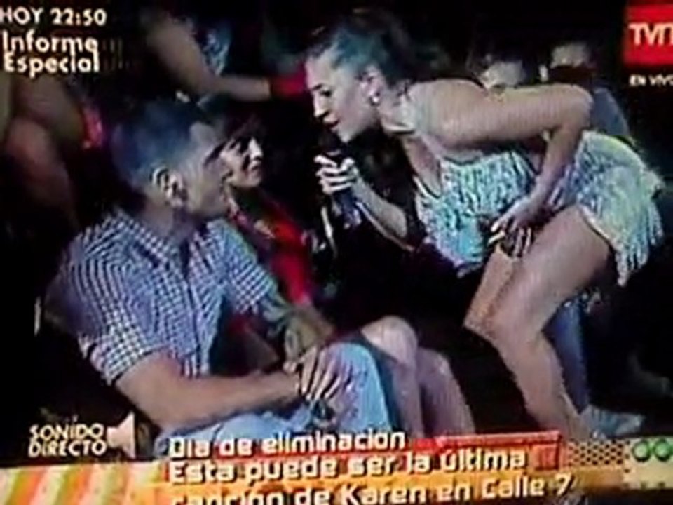 Karen paola cantando a juan pedro hasta ayer