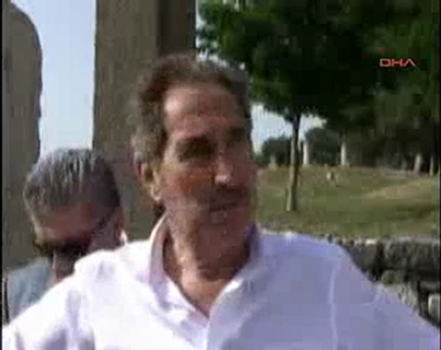Ertuğrul Günay İki Yılda Efesi Denizle Buluşturacağız haberi