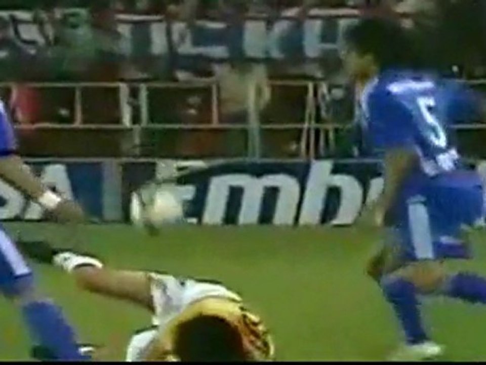Football   Excuse j'ai confondu le ballon avec ta tête