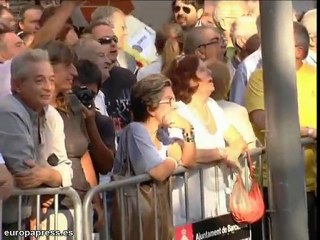 Protestas alejadas de la ofrenda