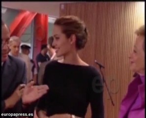 Angelina sólo confía en Brad y en sus hijos
