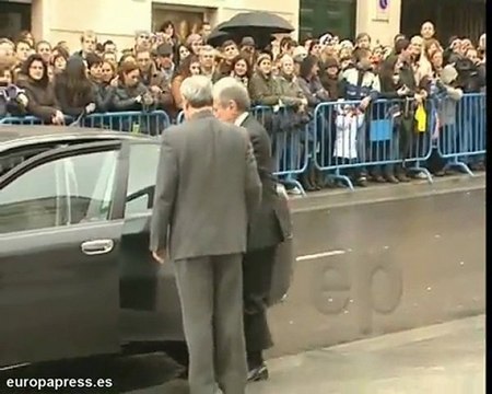 Abuchean a Zapatero a su llegada al Congreso