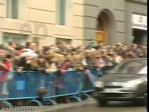 Abuchean a Zapatero a su llegada al Congreso