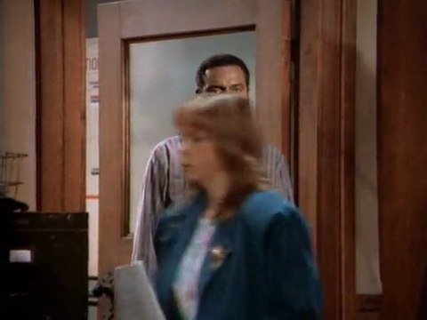 21 Jump Street - 1 сезон, 13 серия - Mean Streets and Pastel Houses