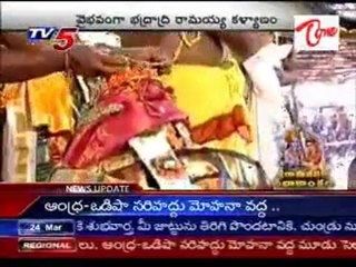 Pearls and Silk cloths presented by CM Rosaiah