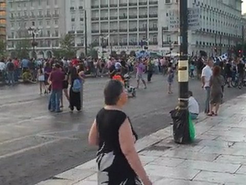 Aγανακτισμένοι στο σύνταγμα 16η μέρα 2