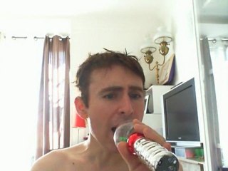 Wiwi égratigne "j'arrive pas j'arrive"