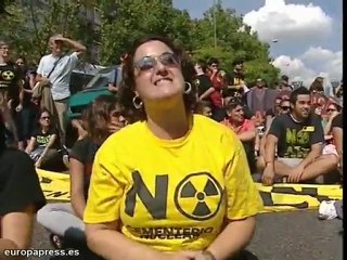 Greenpeace corta la Castellana contra el ATC