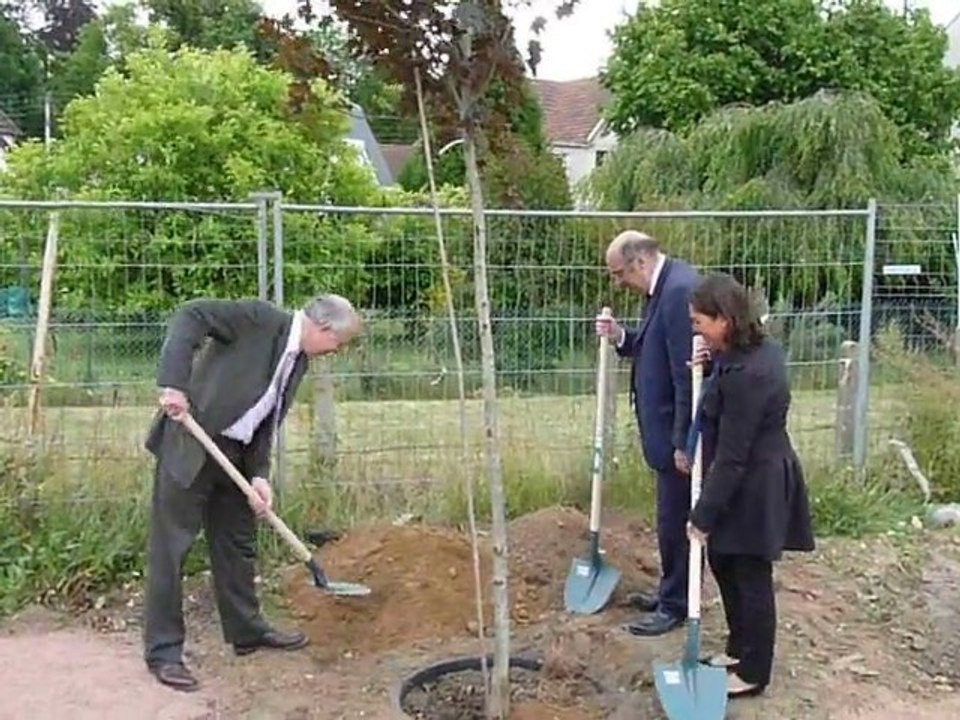 Caen : le chantier de réhabilitation de la cité-jardin des rosiers débute
