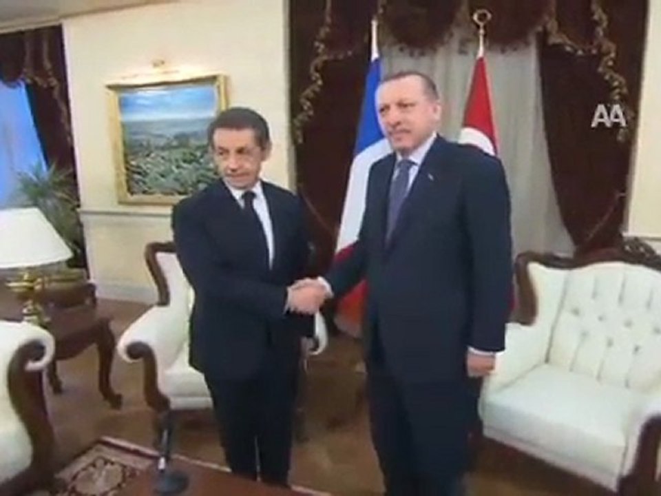 SARKOZY SÖZÜNÜN ARKASINDA DURMADI
