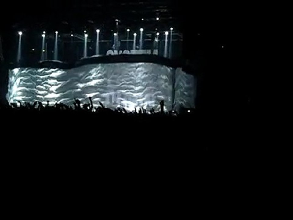 Début du concert - Prison Song (Intro) - System Of A Down - Bercy 2011