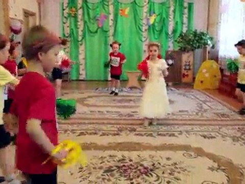 Танцы работников НТВ - Выпускной в детском саду