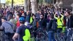 Ciclistas retenidos por la policía en Recoletos
