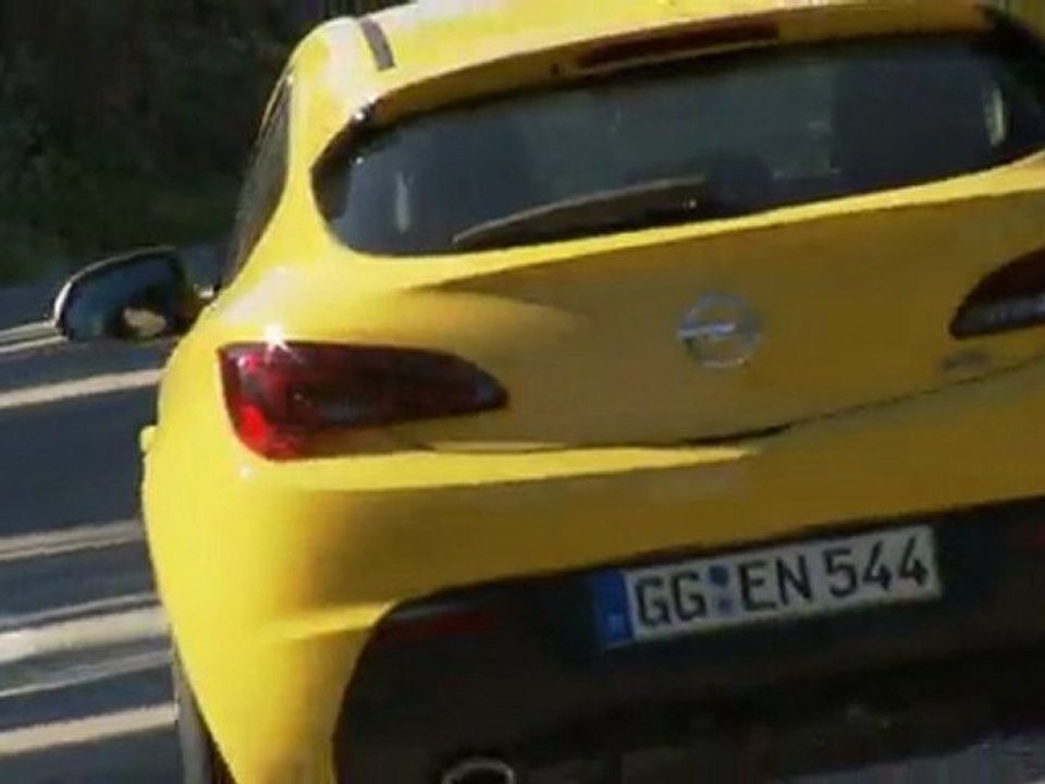 New Opel Astra GTC: Sharp Looks, Sharp Drive