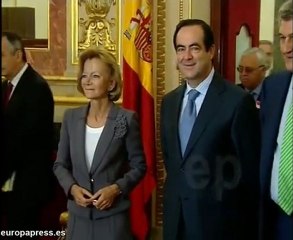 Salgado entrega en Congreso los PGE para 2011