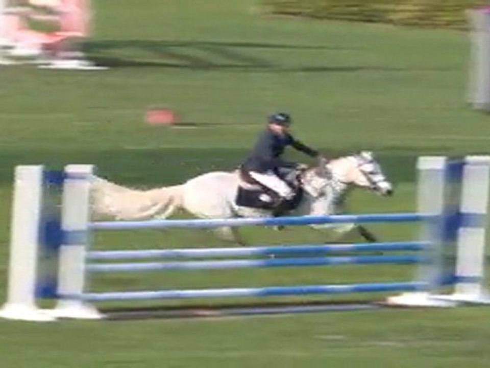 Qualou des  Muses en barrage Grand prix du SYNDICAT LINARO poney Inter 7ans BIP FONTAINEBLEAU