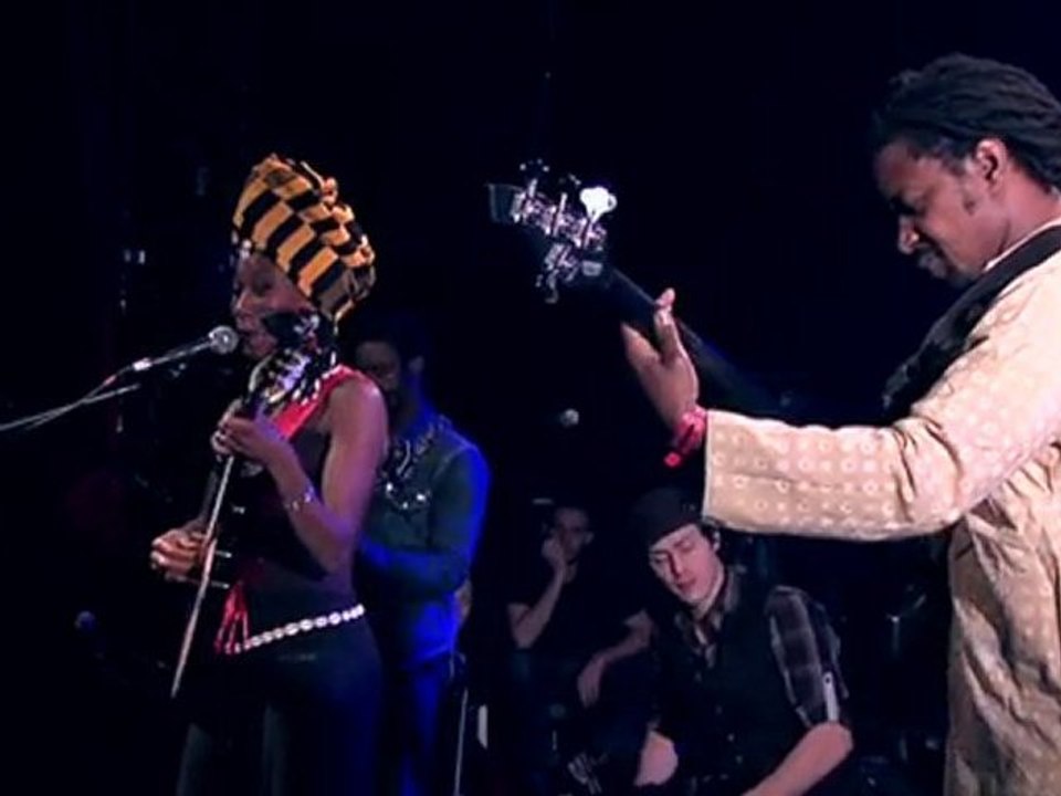 Fatoumata Diawara -Clandestin live at Bataclan