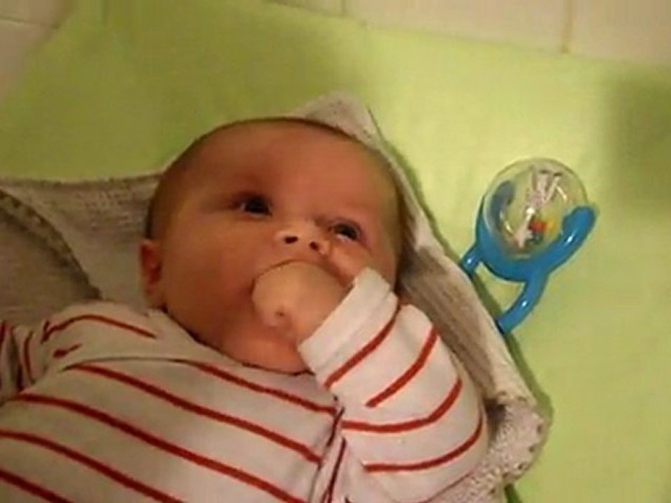 Robin aime que sa maman fasse dodo sur lui