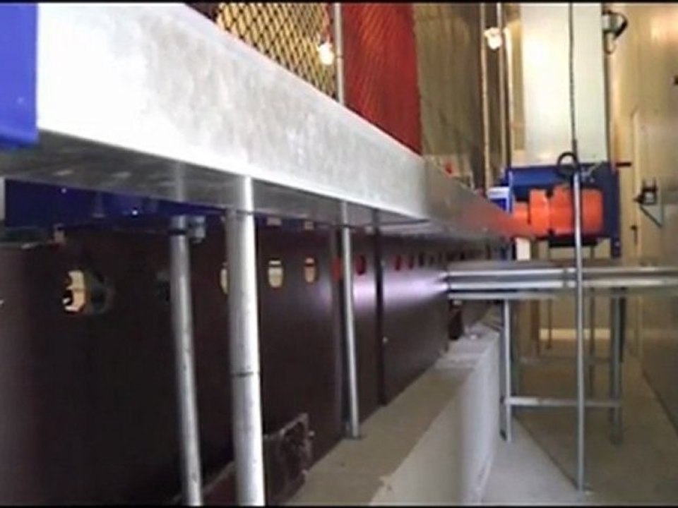 A Tusy un Eleveur troc ses vaches contre des poules