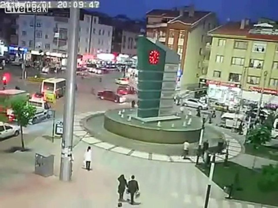 Durch Red Light Bus und Auto Crash