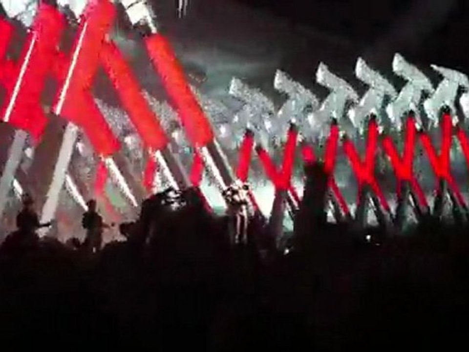 THE WALL - PINK FLOYD - BERCY 2011
