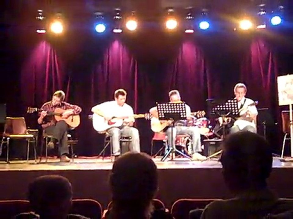 Quatre hommes et une pancarte : Bossa