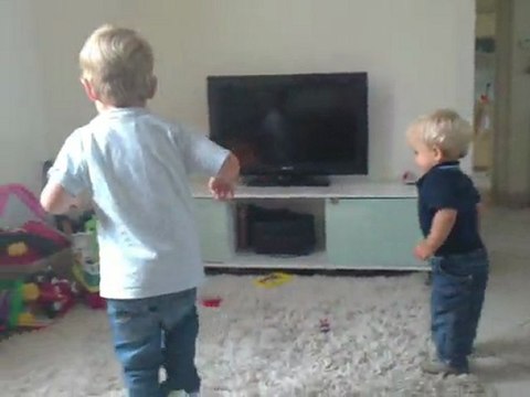 Danse Mama mia charles et antonin.MP4