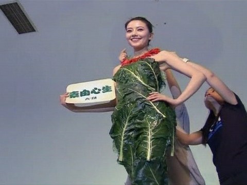 Chinese Actress Wears Lettuce to Promote Vegetarian Diet