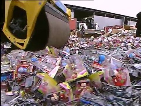 Movil Telefé - Juguetes decomisados destruidos